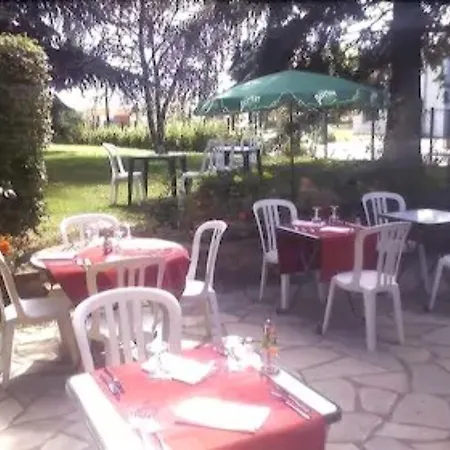 Grill Du Coudray Montceaux 2*