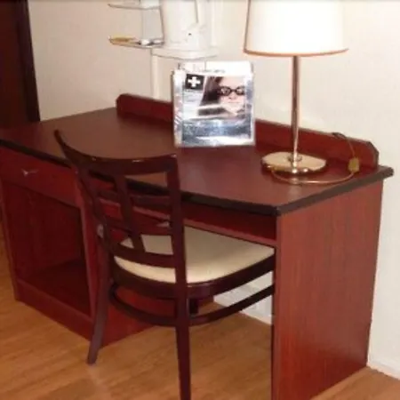 Grill Du Coudray Montceaux Hotel 2*