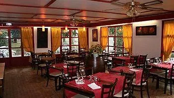 Hotel Grill Du Coudray Montceaux 2*