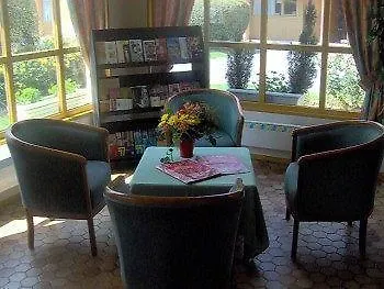Hotel Grill Du Coudray Montceaux 2*